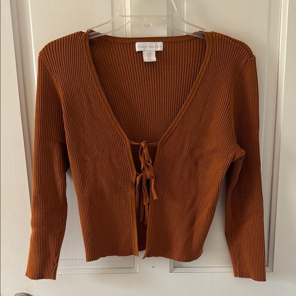 House of Harlow 1960 Burnt Orange Tie Front Sweater - Picture 1 of 4